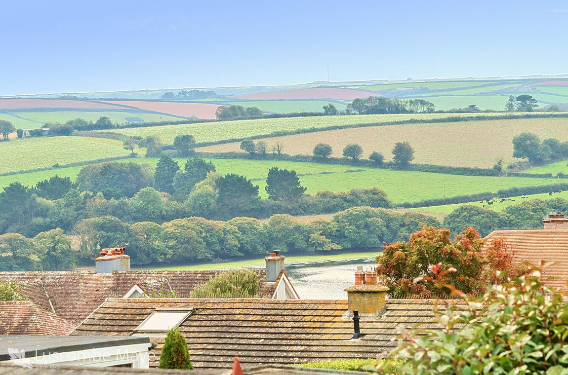 Higher Warren Road, Kingsbridge, TQ7 1LH