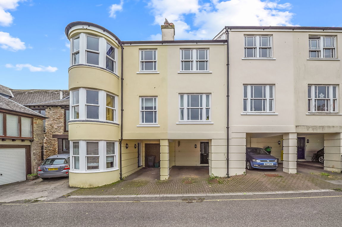 North Castle Mews , Totnes