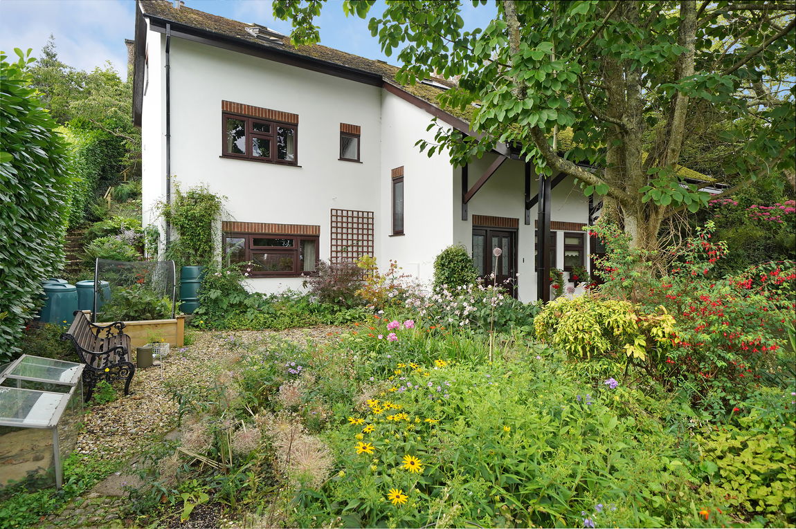 Priory Avenue , Totnes