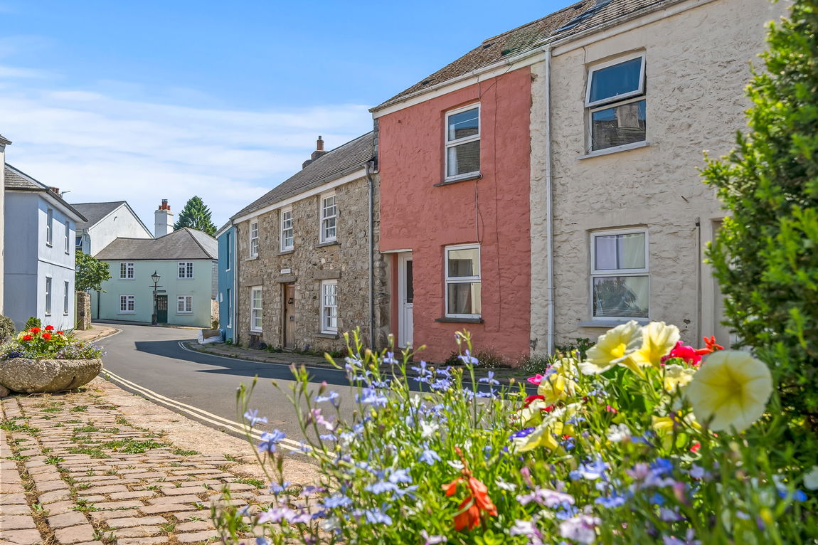 Wellington Square, South Brent