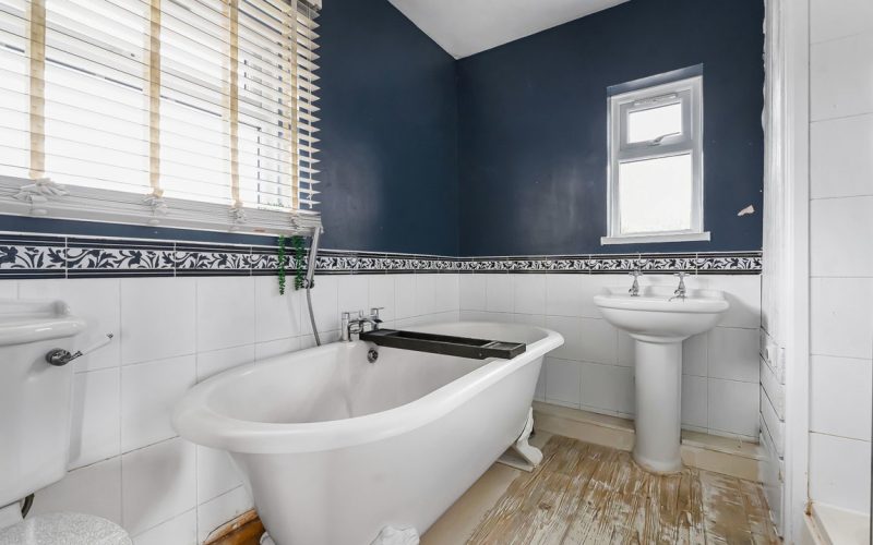 Bathroom_1792139651466.jpg