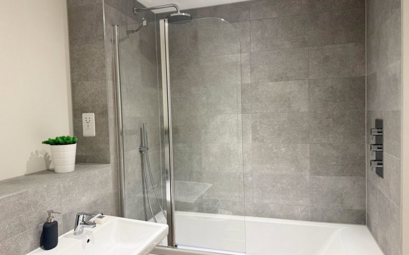 Daisy-bathroom_1790946940211.jpg