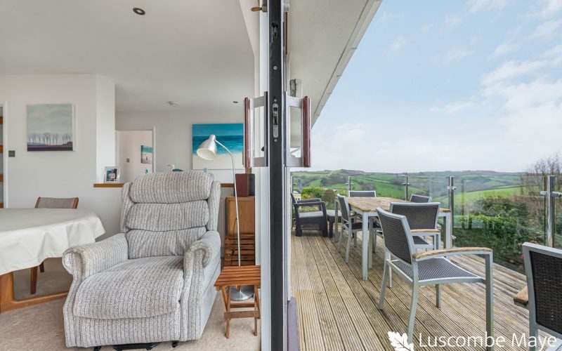 Doors-to-Balcony_1772615121675.jpg