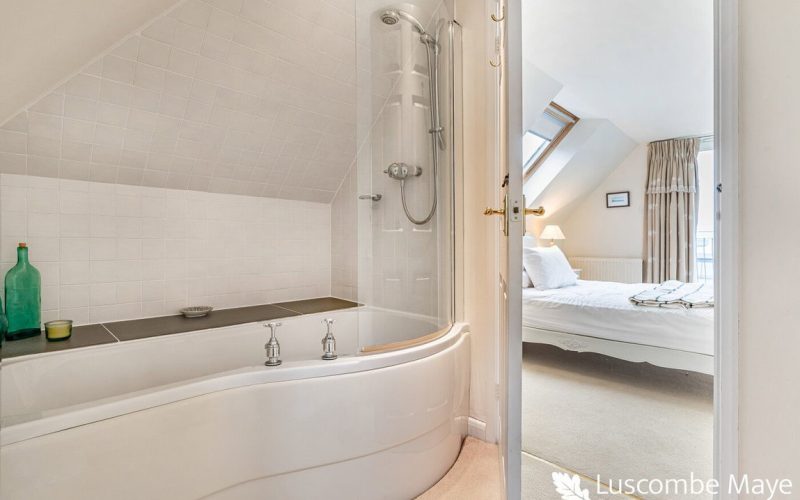5_95383_watermarked_1792507461020.jpg