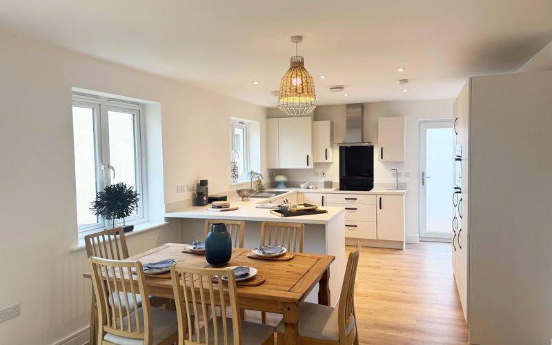 Daisy-Kitchen_Dining_1790946940216.jpg