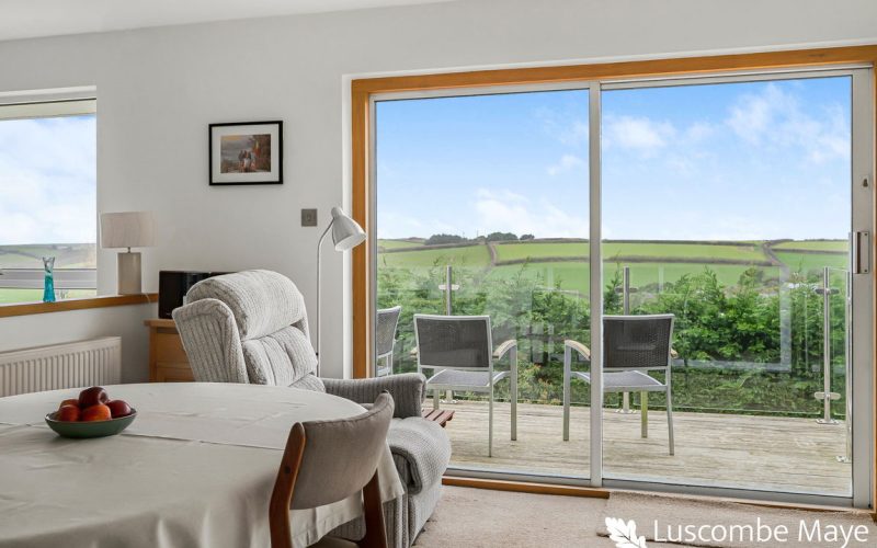 Dining-Area-onto-Balcony_1772615121674.jpg