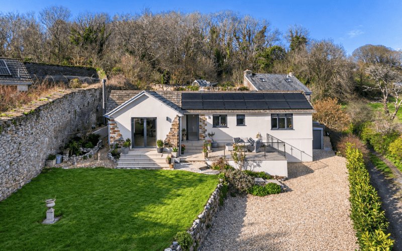 Contemporary-countryside-home-with-garden_1773852367735.png