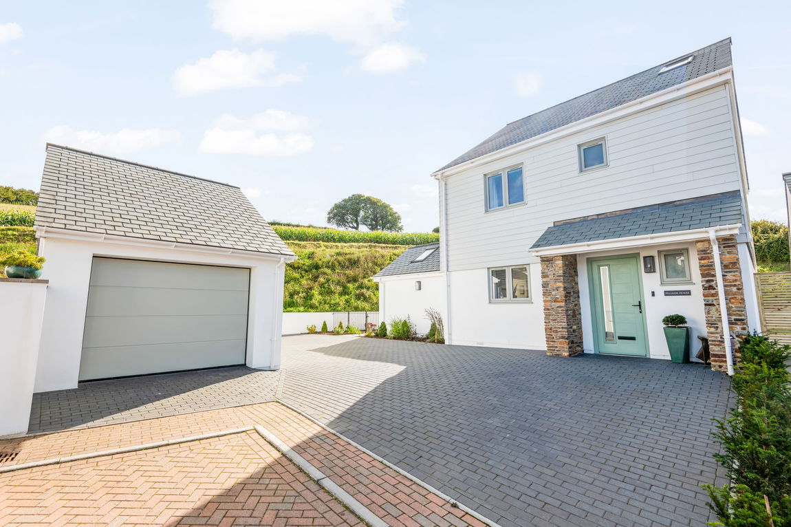 Creek Close, Frogmore