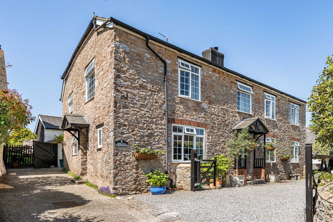 The Old Farmhouse, 9 North Street, Ipplepen