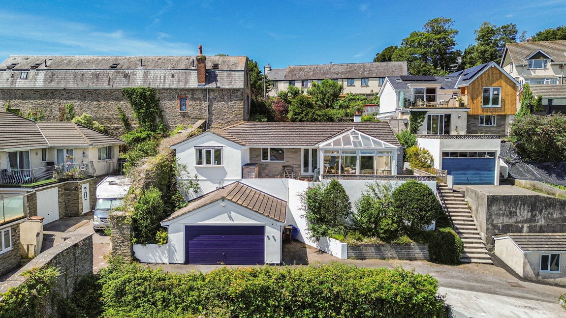 Manor Gardens, Manor Park, Kingsbridge, TQ7 1BJ