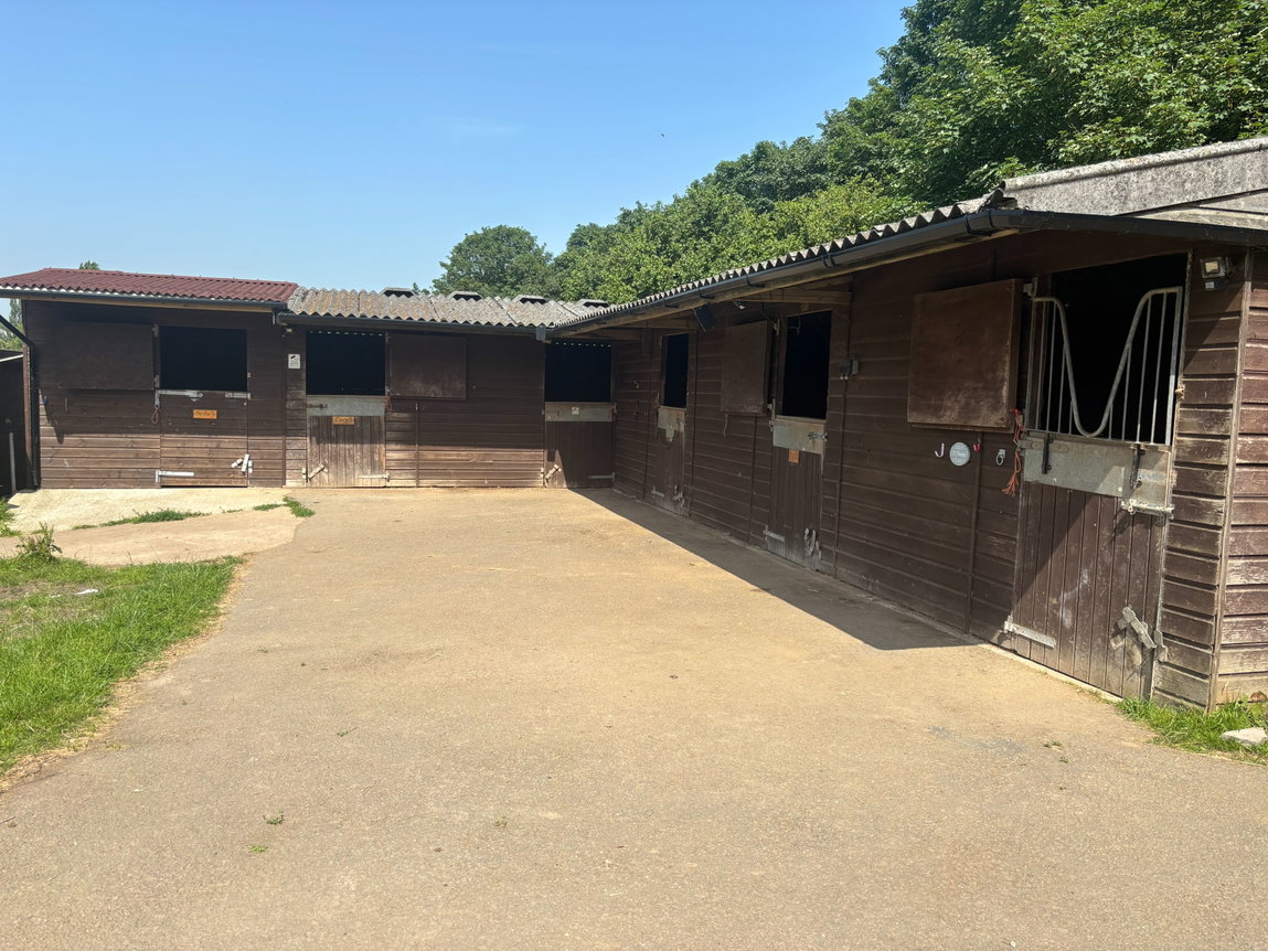 New Barn Stables, Plympton, PL7 1UB